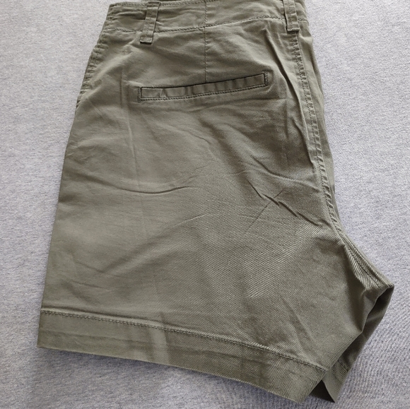 Shorts - Picture 3 of 4